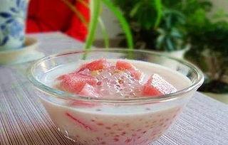 吃瓜中毒喝牛奶,牛奶的神奇疗效揭秘